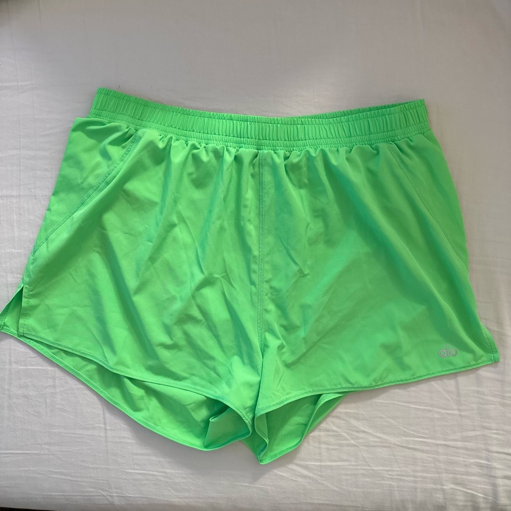 ALO yoga women’s shorts - Green Glow size L
